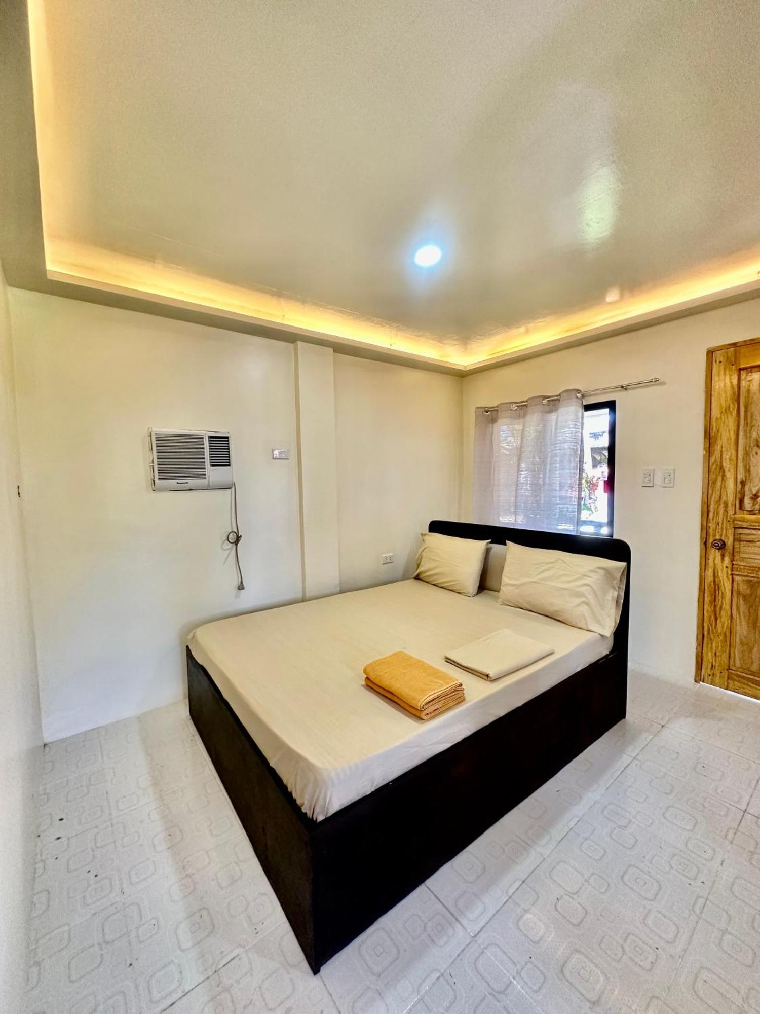 Cris & Mar Homestay Burgos  Zewnętrze zdjęcie