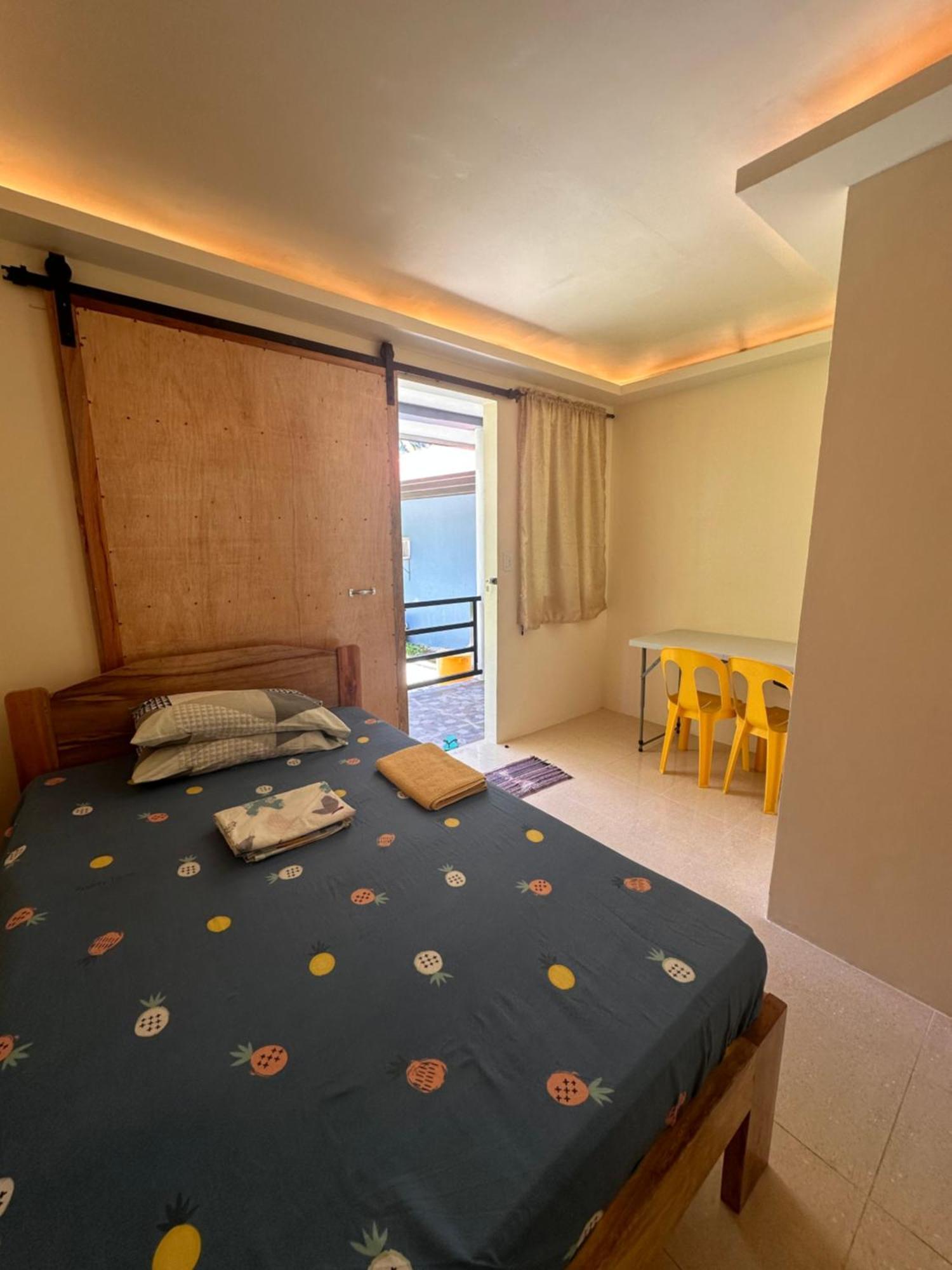 Cris & Mar Homestay Burgos  Zewnętrze zdjęcie