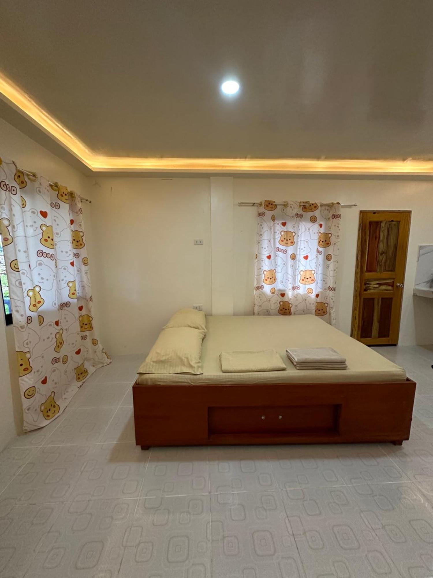 Cris & Mar Homestay Burgos  Zewnętrze zdjęcie