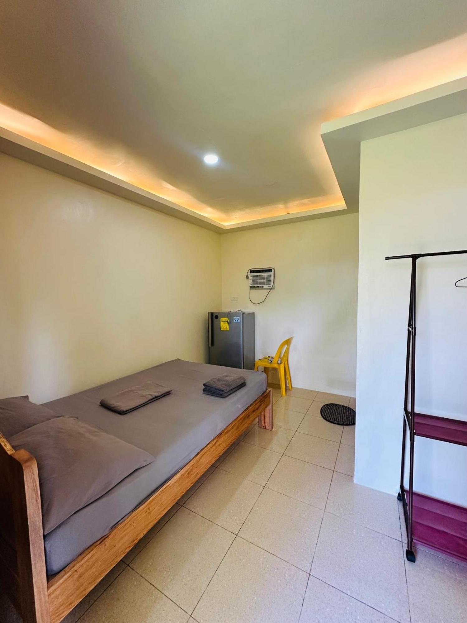 Cris & Mar Homestay Burgos  Zewnętrze zdjęcie