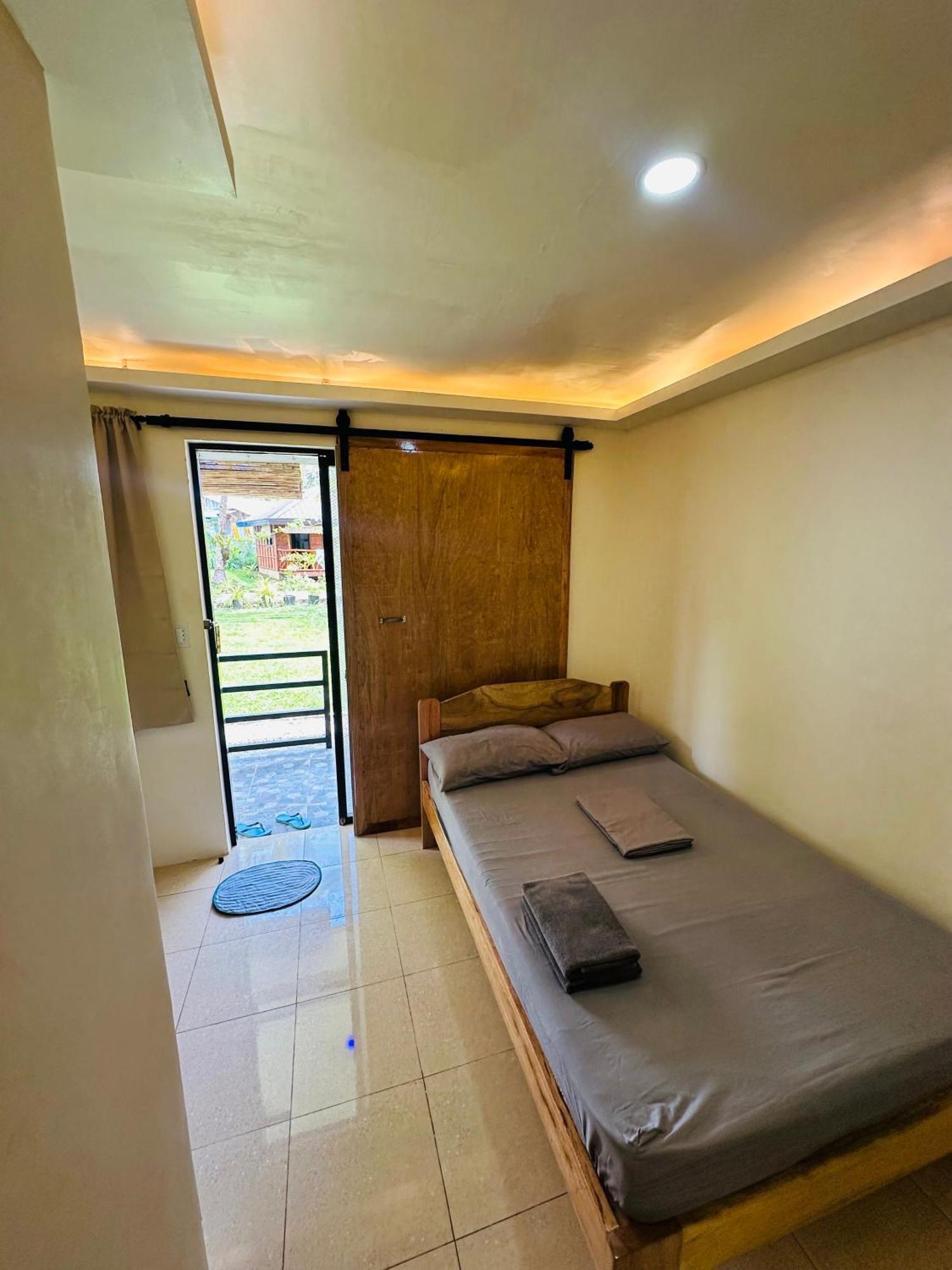 Cris & Mar Homestay Burgos  Zewnętrze zdjęcie